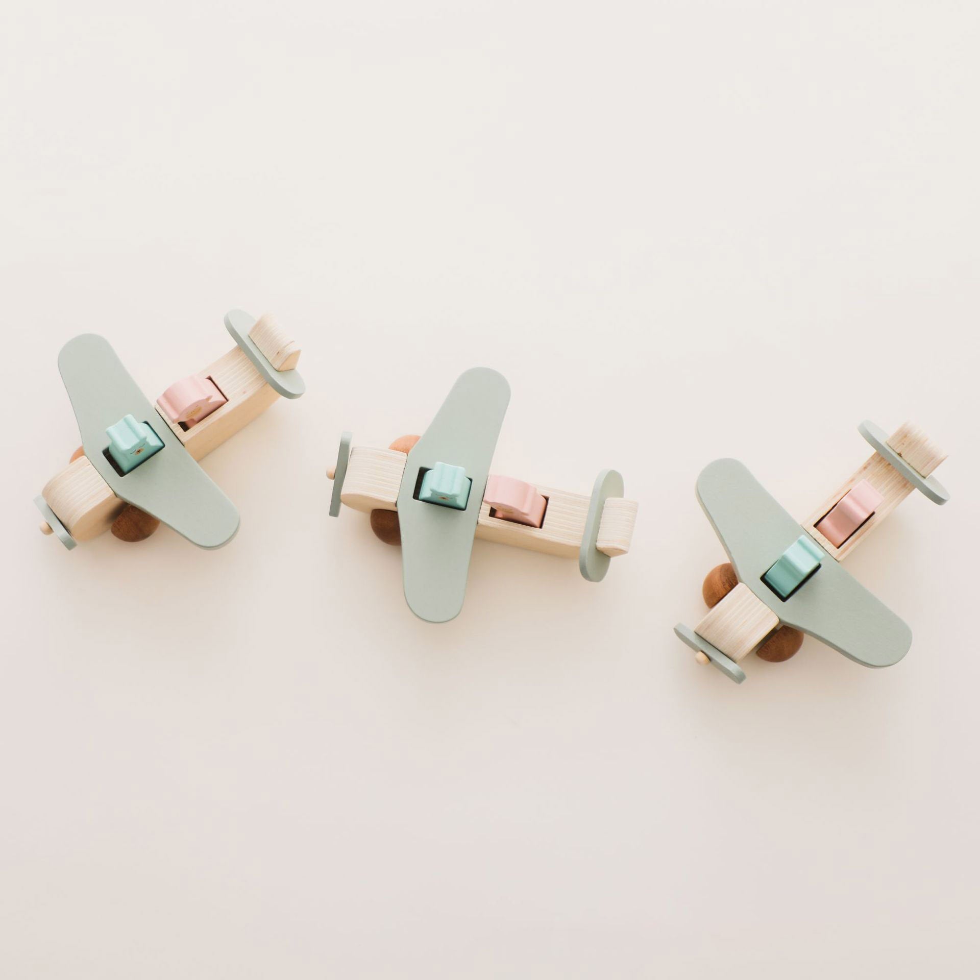 Wooden_airplane_with_passengers._Pretend_Play_Children_Toy_Gift_wooden-airplane-9_d54bc17c-50ff-4121-9fb5-35ff2a3c6f