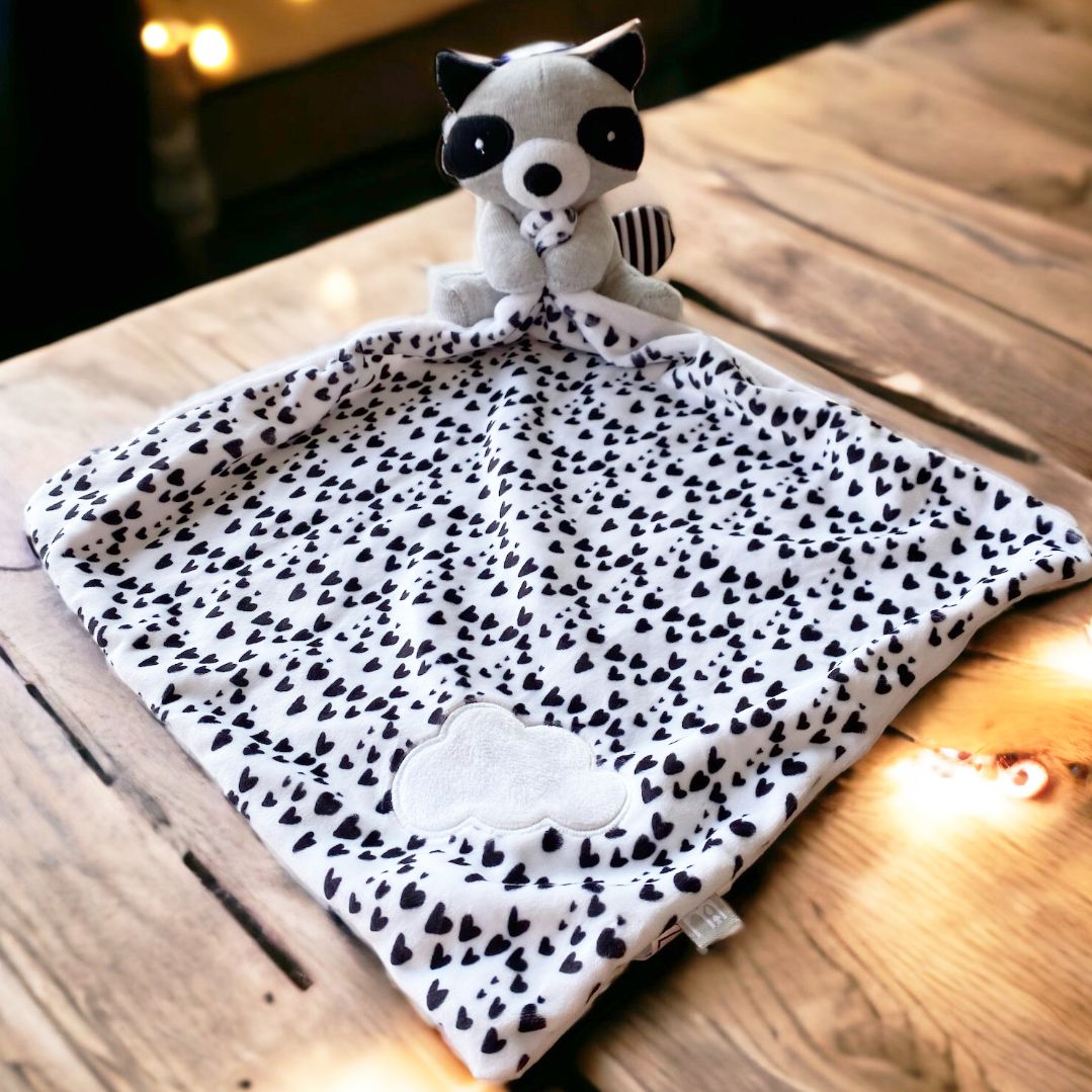Mothercare_black_and_white_infant_toys_mothercare-raccoon-comforter-2_15f76733-36a4-4d8e-8f90-0252172a8034
