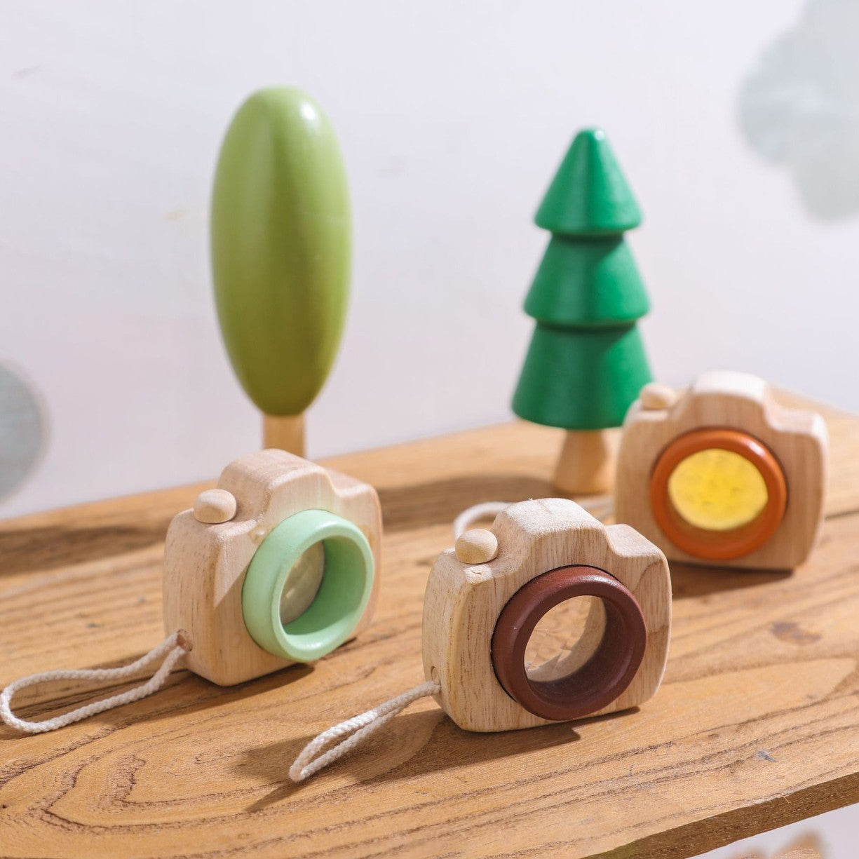 Mini_Wooden_Camera_Party_Favour_mini-wooden-camera-8