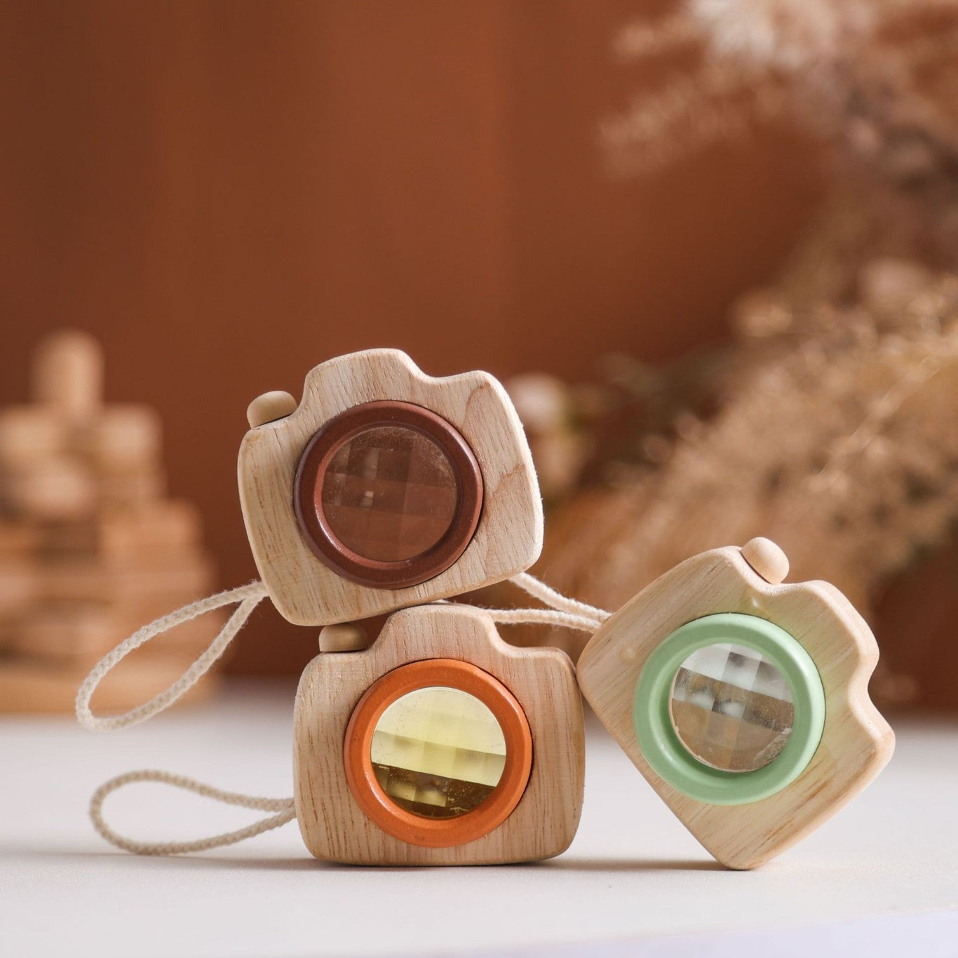 Mini_Wooden_Camera_Party_Favour_mini-wooden-camera-3