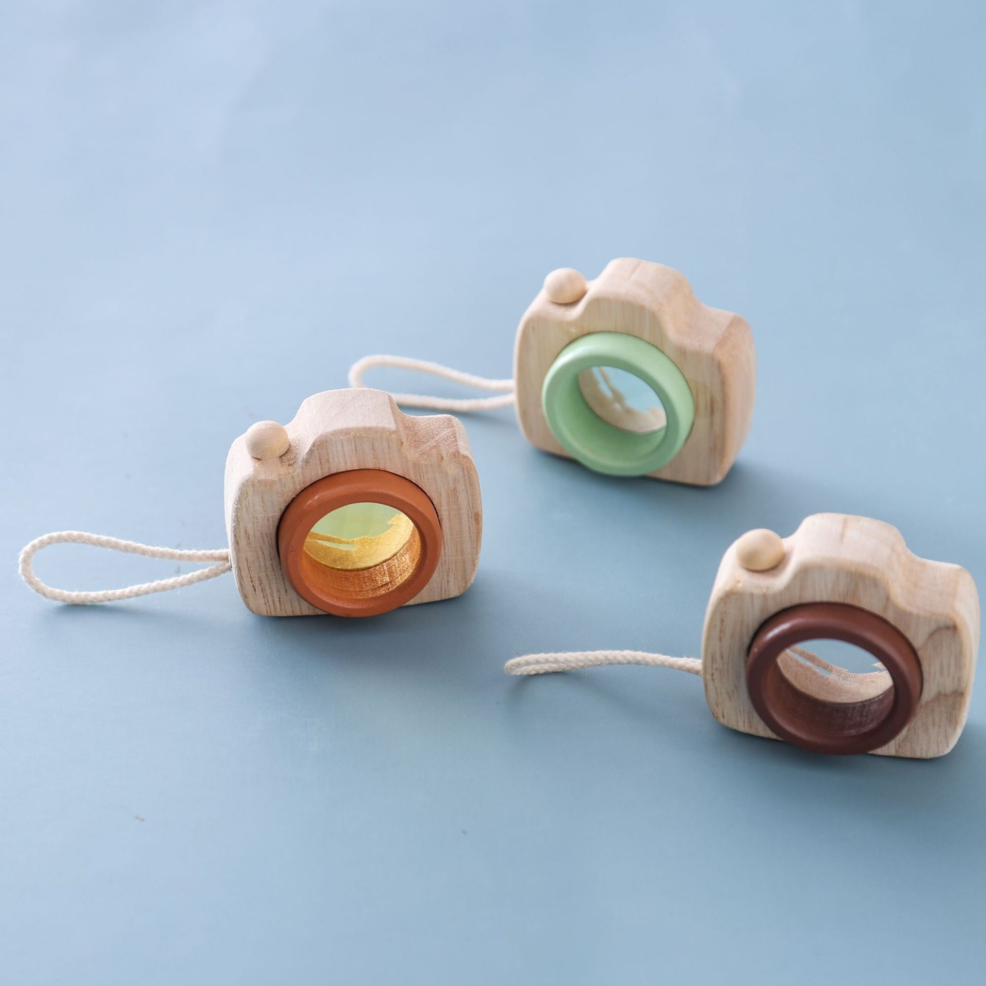 Mini_Wooden_Camera_Party_Favour_mini-wooden-camera-7