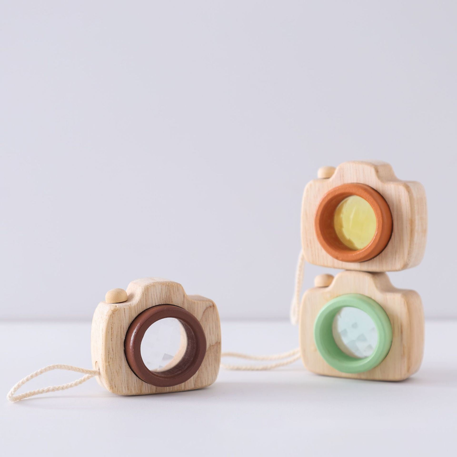Mini_Wooden_Camera_Party_Favour_mini-wooden-camera-6