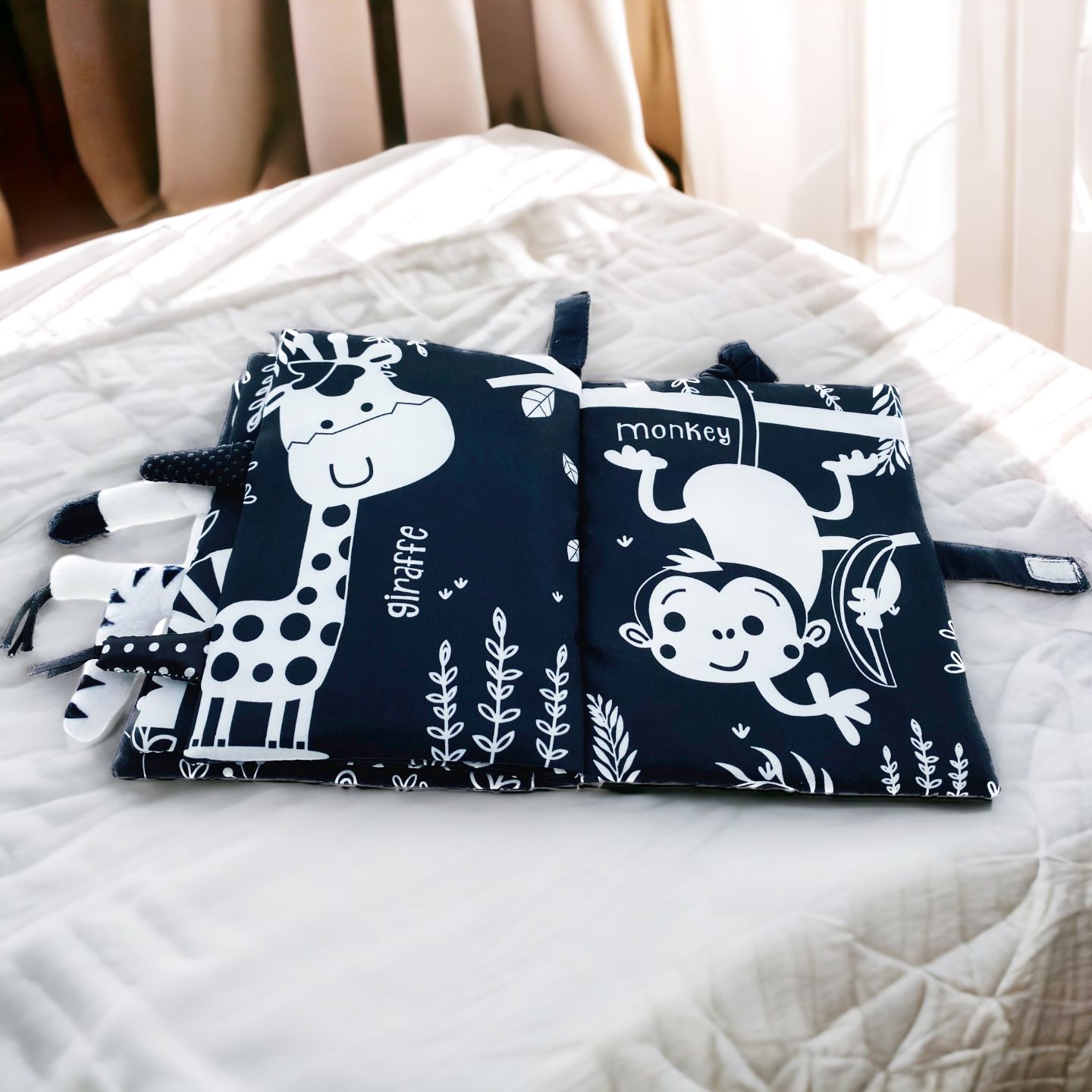Baby_Cloth_Black_White_Red_book._Sensory_tail_series_baby-cloth-book-jungle-1