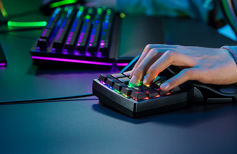 Razer Tartarus Pro 類比式光學按鍵軸遊戲鍵盤