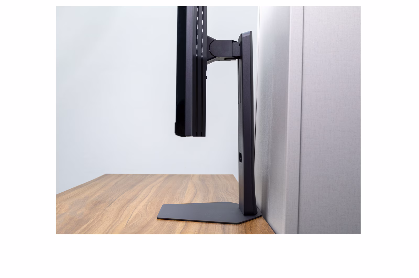 LG 樂金 32吋 UltraGear UHD IPS 144Hz 遊戲顯示器 32GS94U-B